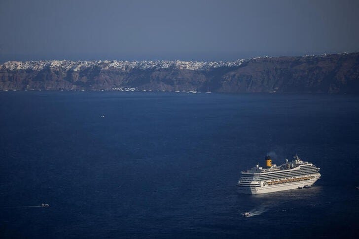 Greece's Santorini struggles under pressure of mass tourism Greece's Santorini struggles under pressure of mass tourism