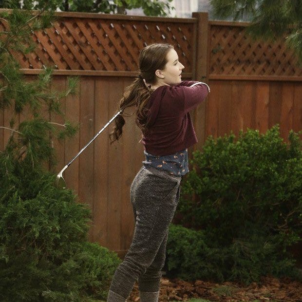 FandomWire on X: "Looks like Kaitlyn Dever knows how to play Golf ⛳️ (via  @DomTheBombYT) https://t.co/ZCIfvUDIIn" / X