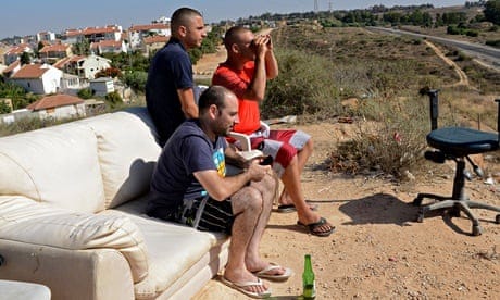 Israelis watch bombings of Gaza from Sderot hillside Israelis watch bombings of Gaza from Sderot hillside