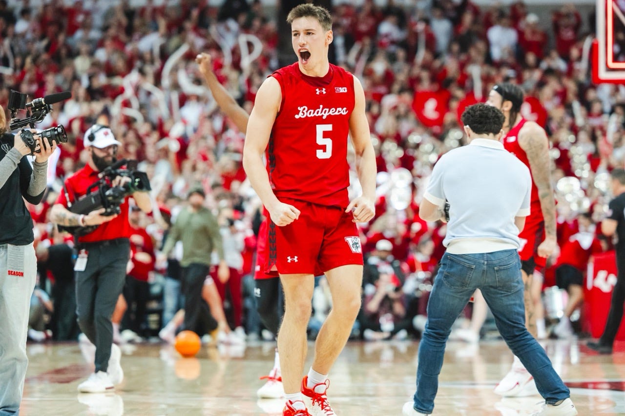 Jack Janicki yells on the court Jack Janicki yells on the court