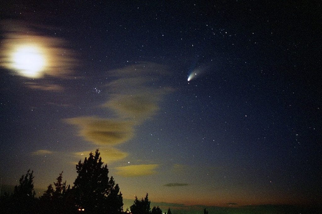 Hale-Bopp comet in April 1997. Photo taken in Oregon.