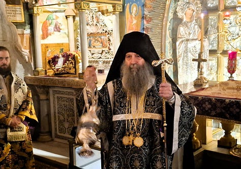 Παρασημοφόρηση τοῦ Πατριάρχη Σερβίας Πορφυρίου ἀπὸ τὸν Πατριάρχη Ἱεροσολύμων Θεόφιλο