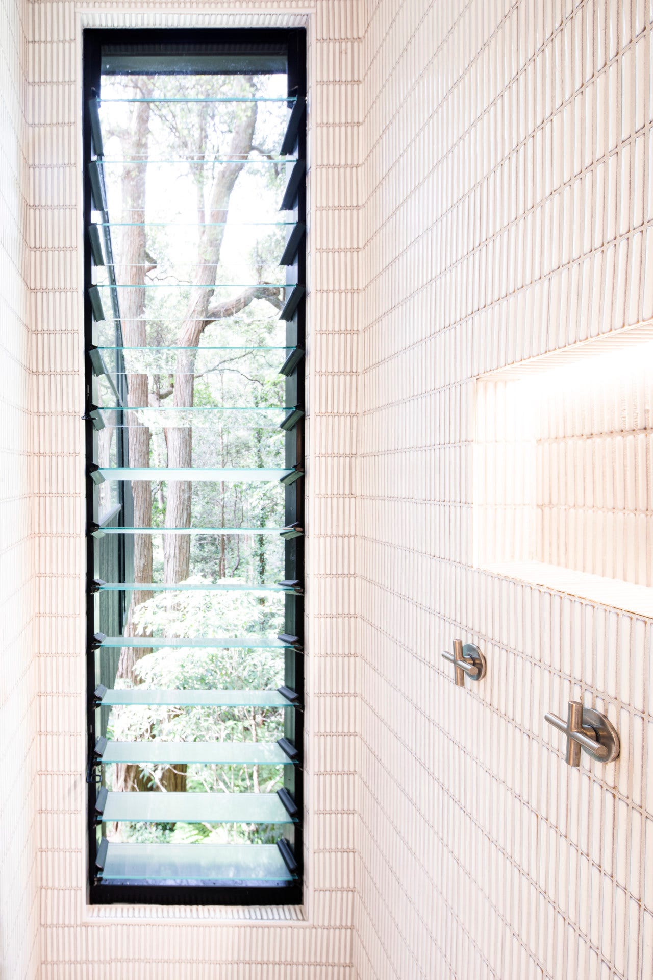 Floor to ceiling louvres in shower Floor to ceiling louvres in shower