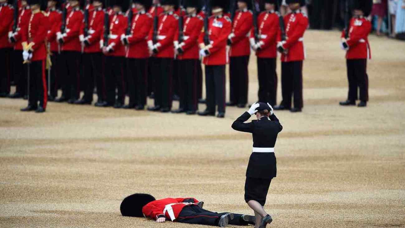 Qué pasa si molestas a un guardia real británico? – Bristoleños.com