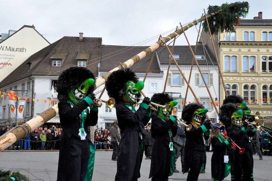 Fasnacht jesters putting up the jesters tree