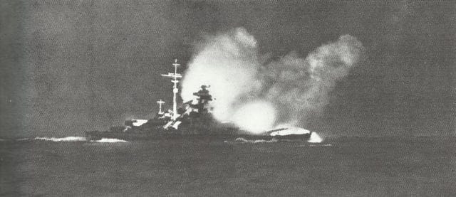 r/WarshipPorn - Bismarck opening fire on the HMS Hood, taken from Prinz Eugen. [800 x 347]