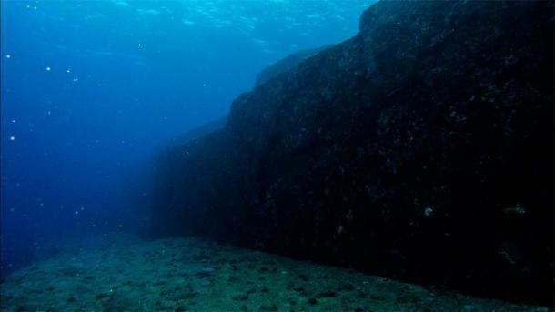 Underwater view of the massive Yonaguni Monument. (Vincent Lou/CC BY 2.0) Underwater view of the massive Yonaguni Monument. (Vincent Lou/CC BY 2.0)