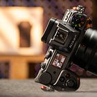 O dia em que a muralha da Nikon ruiu na China (e por que seu bolso agradece)