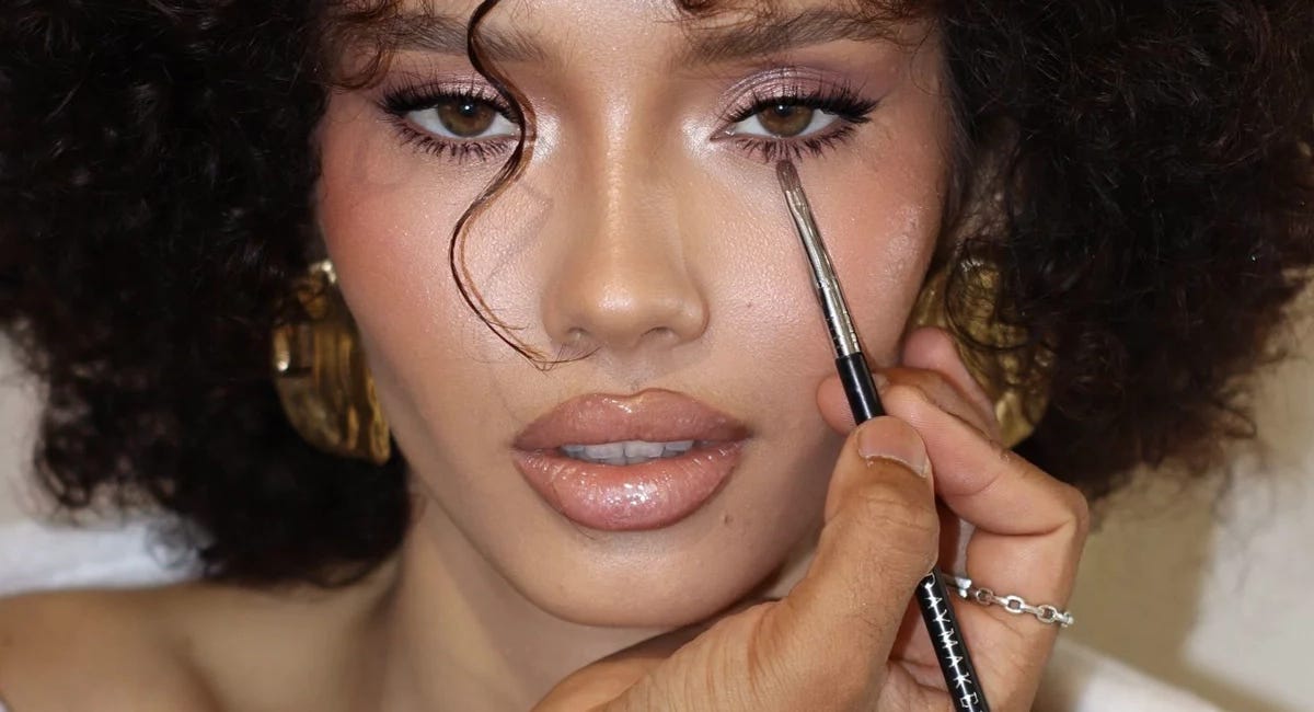 Pro Makeup Artist Habits People Don’t Notice