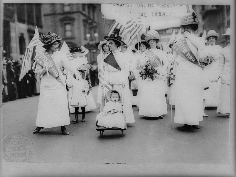 Women dressed in white in a suffragist parade in New York 1912