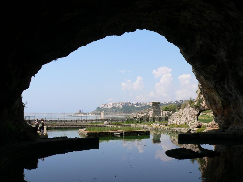 Aquaculture: Ornamental Fishkeeping in Republican and Imperial Rome