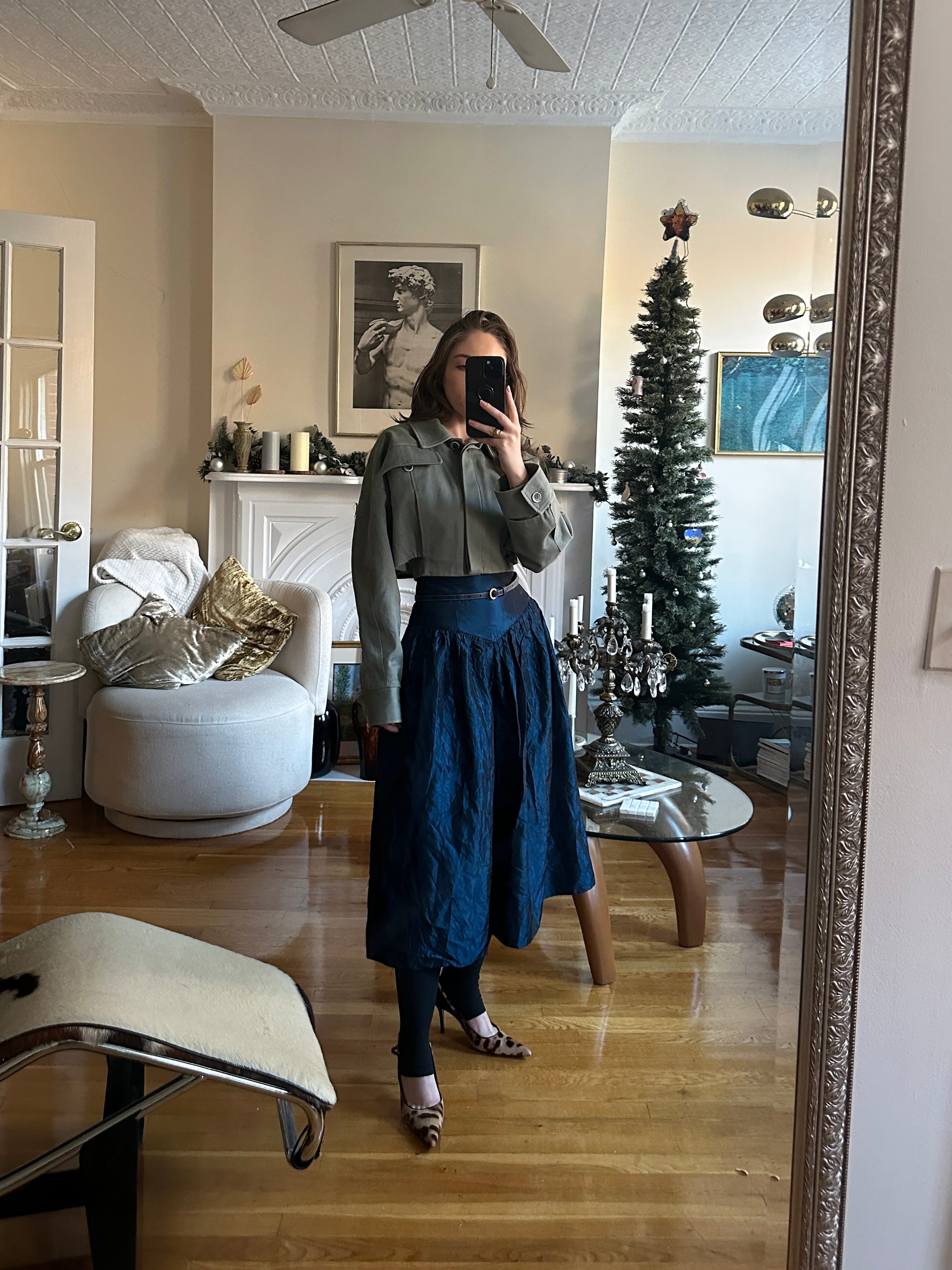 I bought a vintage Gunne Sax skirt. This is how I styled it.