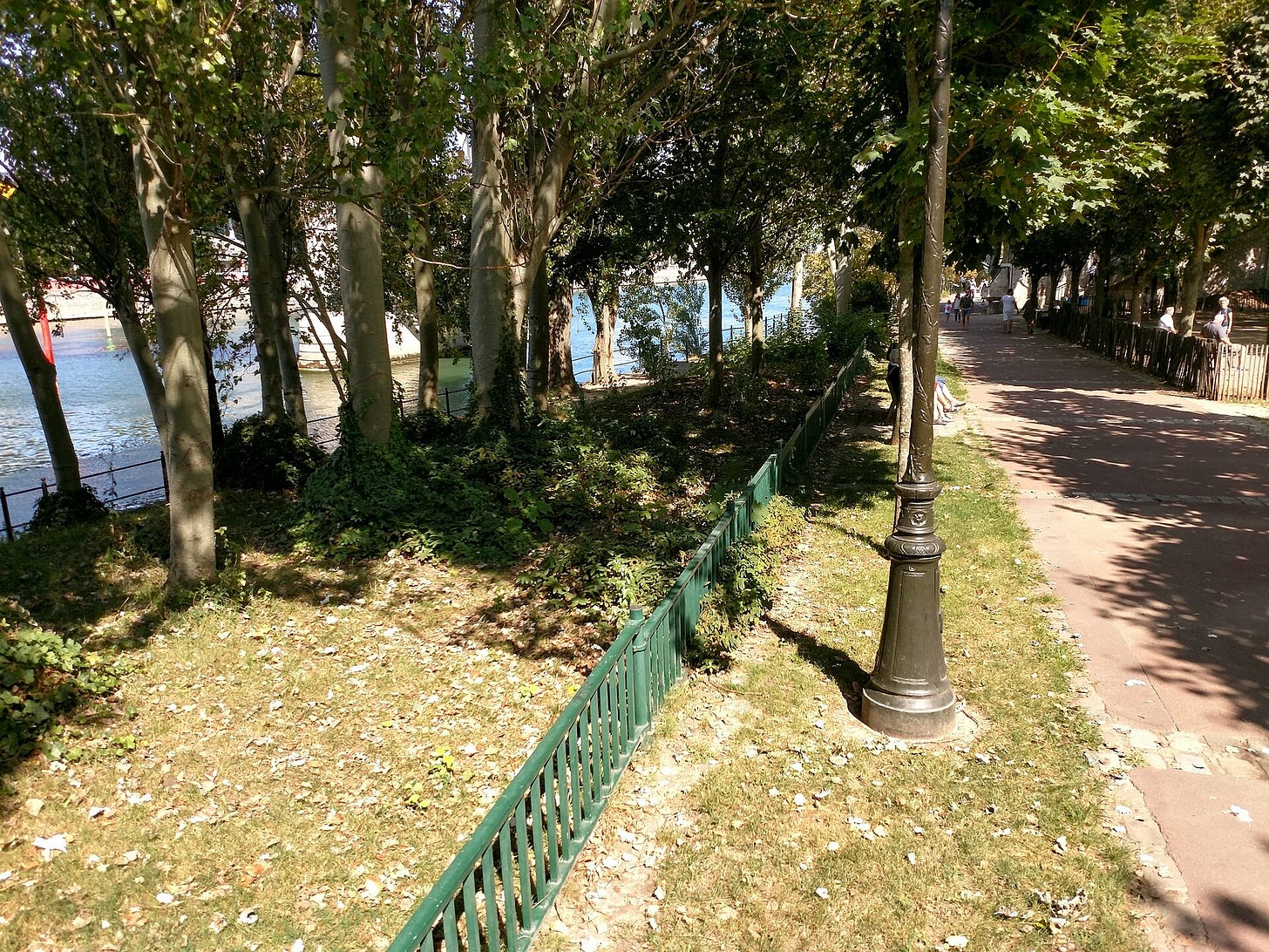 The northwestern tip of La Grande Jatte today, seen from where Seurat painted. Photograph, Wikimedia Commons.