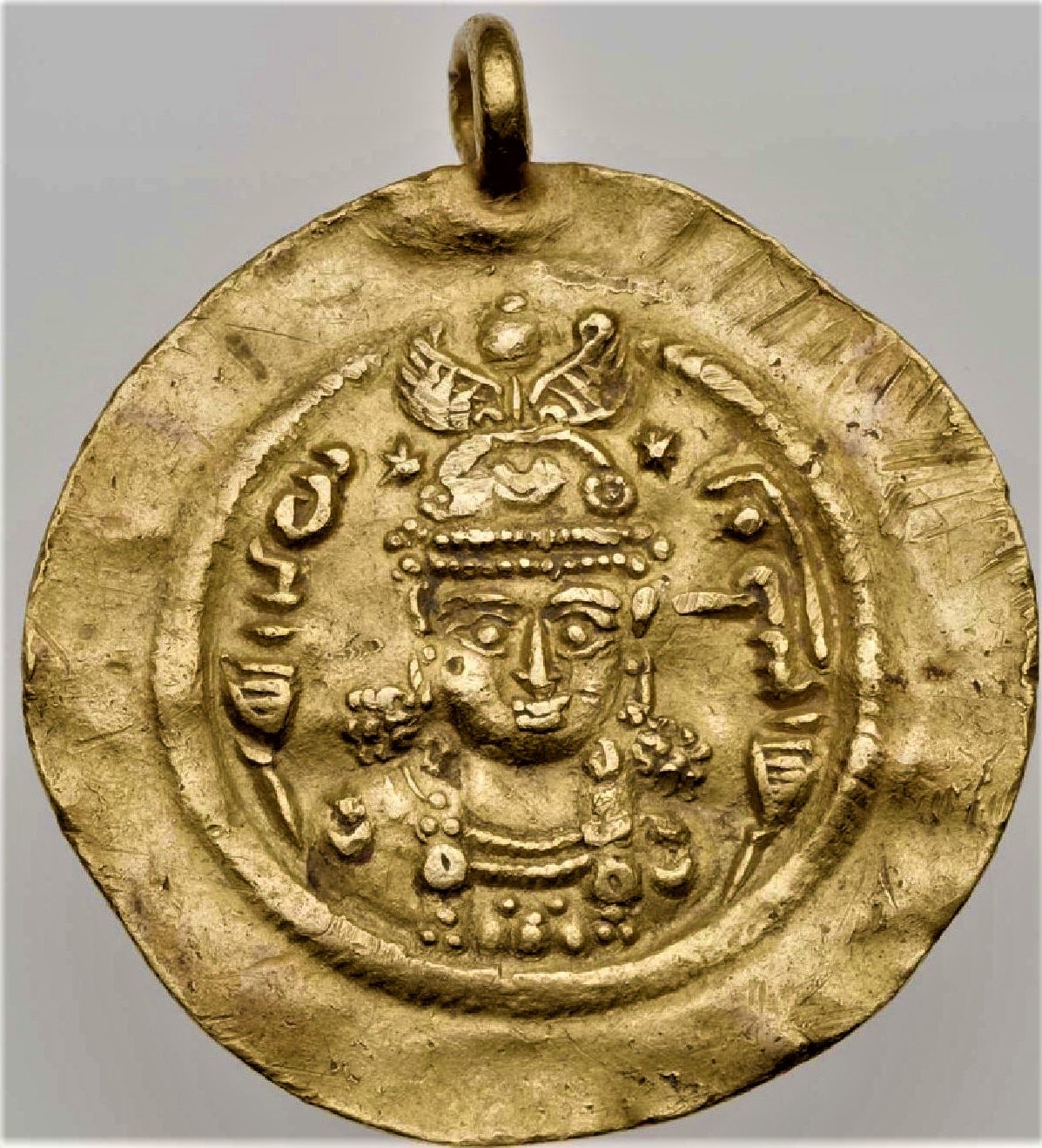 Gold coin of Boran, daughter of Khusrau II.jpg