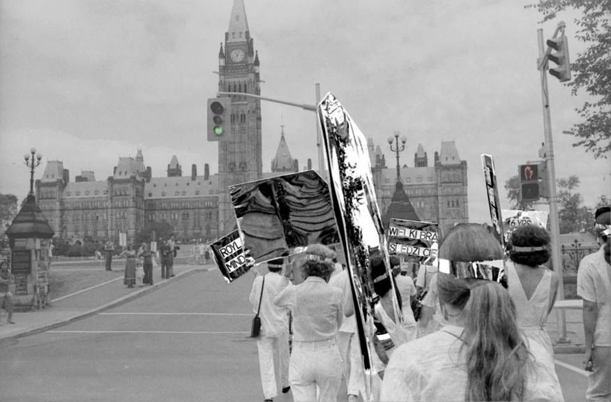 A group of people marching in a parade

AI-generated content may be incorrect.