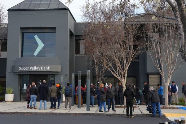 Silicon Valley Bankası önünde kuyruklar