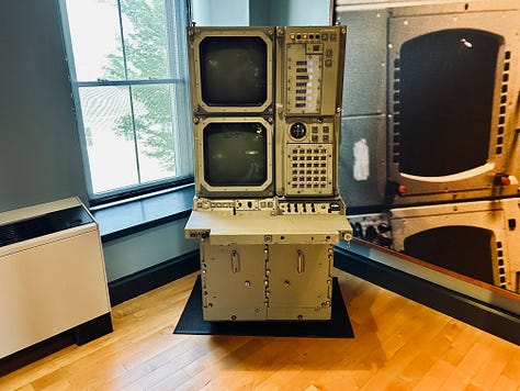 exhibits, display, galleries