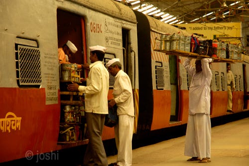 File:Dabbawalasmumbai.jpg - Wikimedia Commons