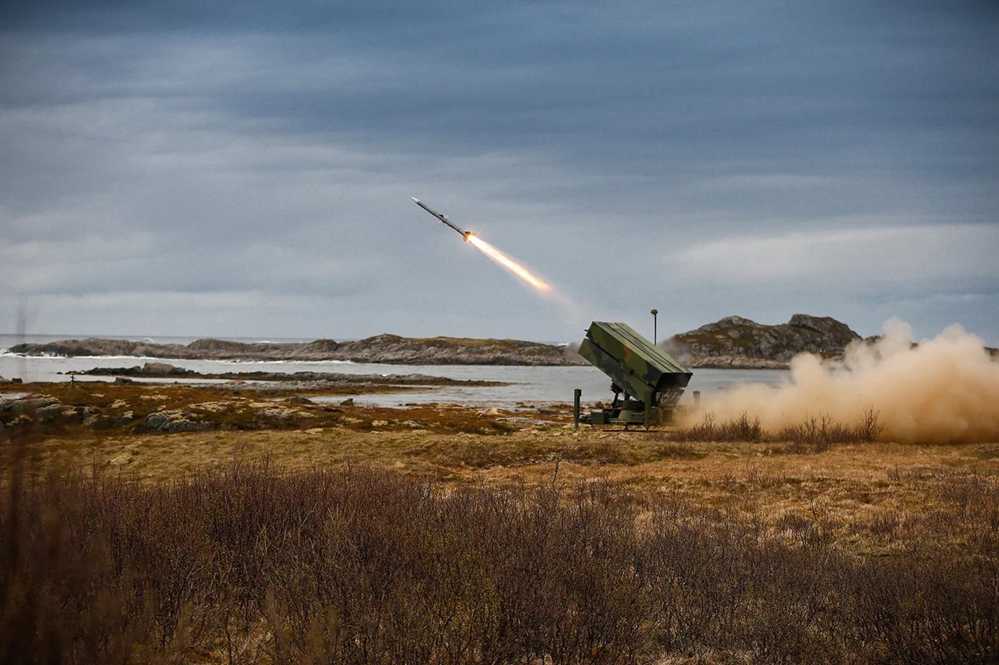 A rocket launching from a missile

AI-generated content may be incorrect.