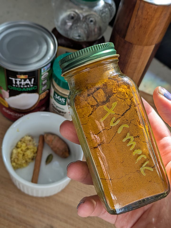 Fresh and powdered turmeric.