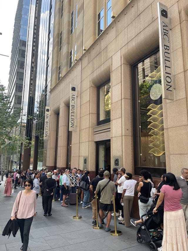 r/Bitcoin - Huge queues of people in Sydney lining up to buy Gold…