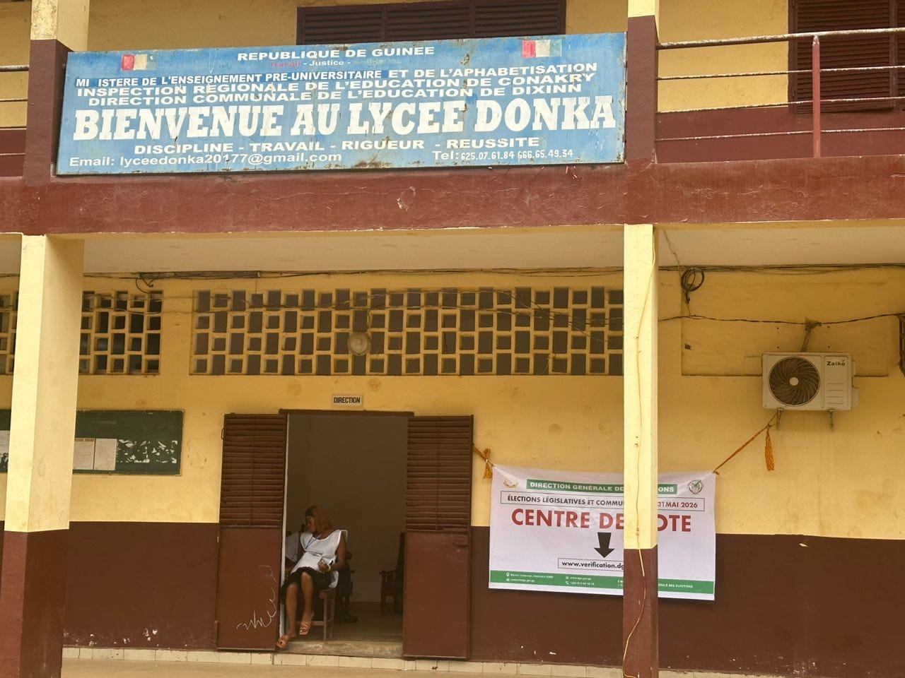 Dixinn : « Jusqu'à présent, nous n'avons reçu que trois électeurs », dixit une présidente de bureau de vote Dixinn : « Jusqu'à présent, nous n'avons reçu que trois électeurs », dixit une présidente de bureau de vote
