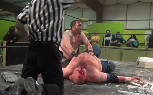 [Screenshot: Corp gets a pinfall over Tank]