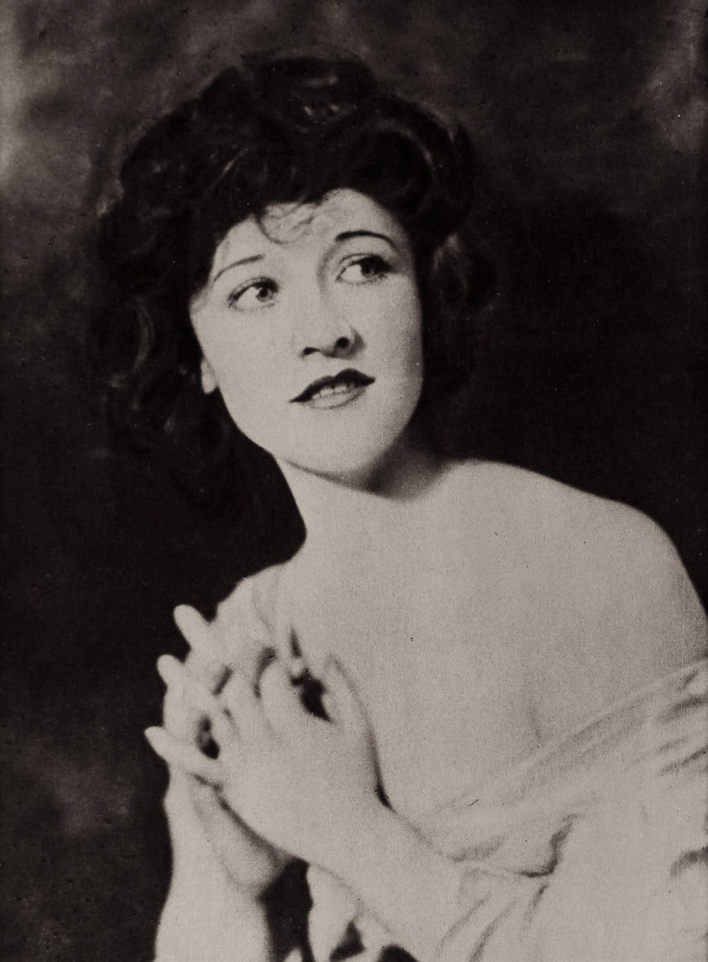 Public domain portrait of Betty Compson by Alfred Cheney Johnston, featured alongside three tips to help writers streamline their historical novels or screenplays with clarity and focus.