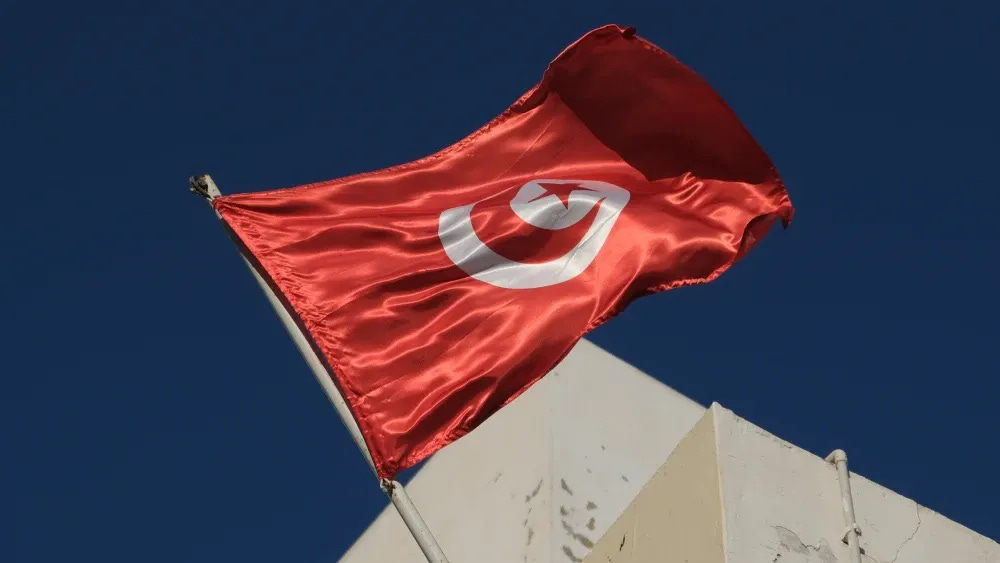 As democracias ocidentais, antes rápidas em aclamar a Tunísia como um caso de sucesso, têm permanecido perturbadoramente silenciosas. Líderes da União Europeia e do Reino Unido ignoraram a repressão, ansiosos demais para manter a paz...