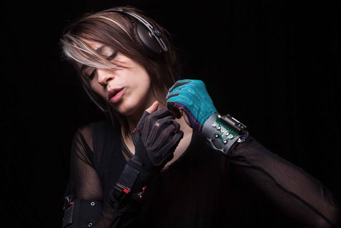 Created With Imogen Heap, Mi.Mu Turns Hand Gestures Into Music | TechCrunch