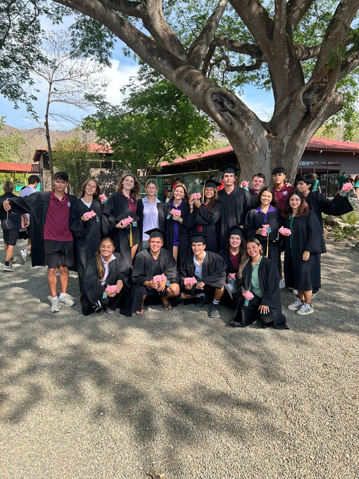 GENERACIÓN DE 12.º: CLAP OUT DE CIERRE | 12TH GRADE COHORT: CLAP OUT ...