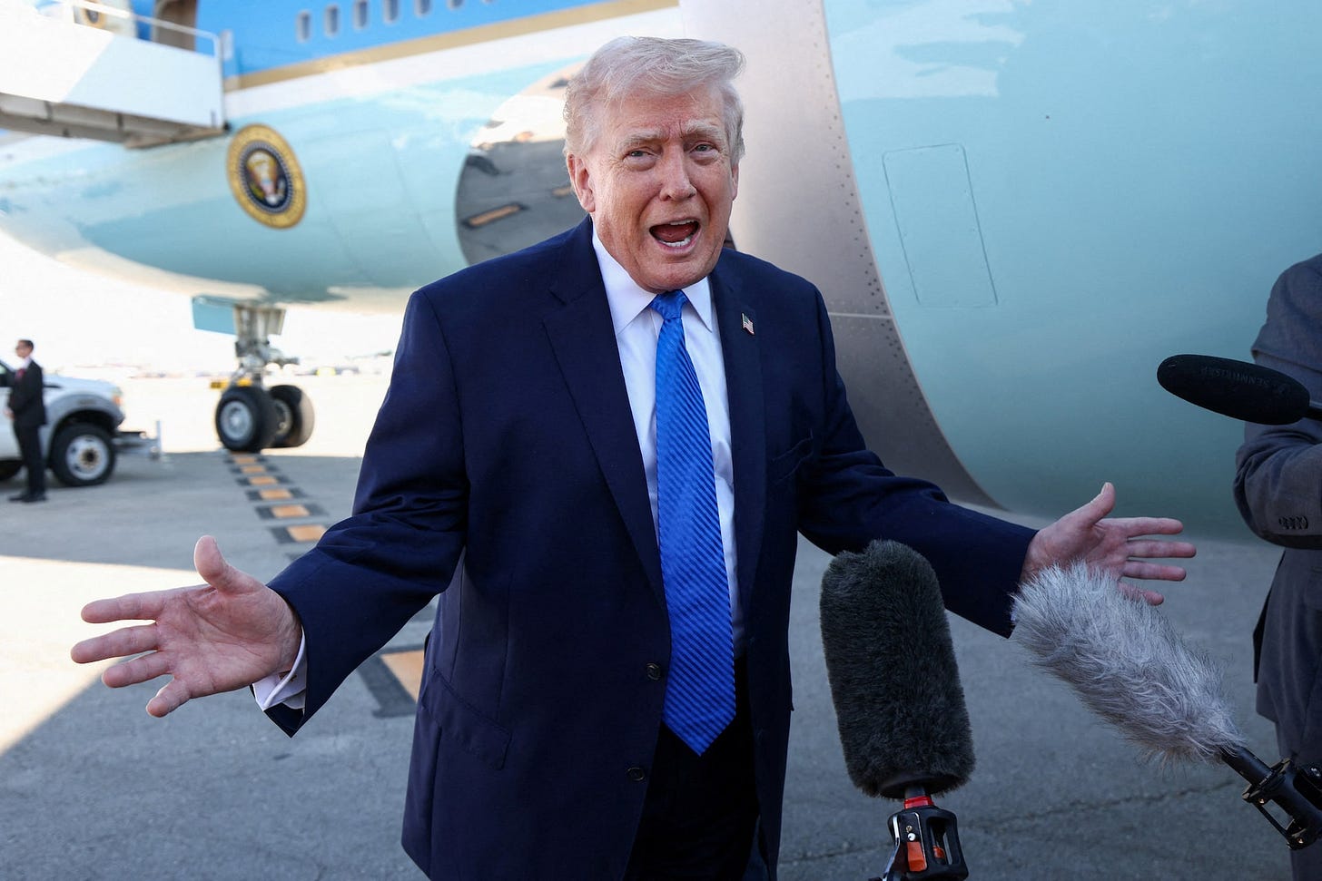 US and Iran give conflicting messages on talks after Trump postpones threatened bombing of power grid - as it happened | Reuters US and Iran give conflicting messages on talks after Trump postpones threatened bombing of power grid - as it happened | Reuters