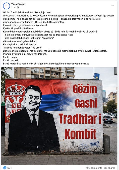 Këto reagime nuk ishin debat, as kundërshtim argumentesh. Ishin shenja të qarta të një mekanizmi disiplinues: etiketim si ‘tradhtar’, kriminalizim i mendimit kritik dhe thirrje publike për ndëshkim moral e politik. Postimet dëshmojnë momentin kur gjuha e ‘mbrojtjes së kombit’ shndërrohet në instrument linçimi, dhe kur frika nga fjala e lirë zbulohet më qartë se çdo akuzë.