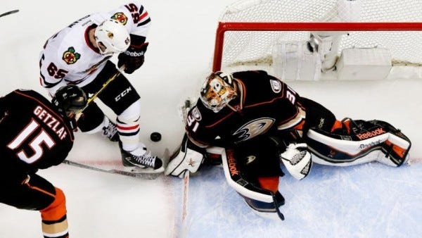 Frederik Andersen fighting off goals for ducks vs blackhawks stanley cup playoffs 2015 Frederik Andersen fighting off goals for ducks vs blackhawks stanley cup playoffs 2015