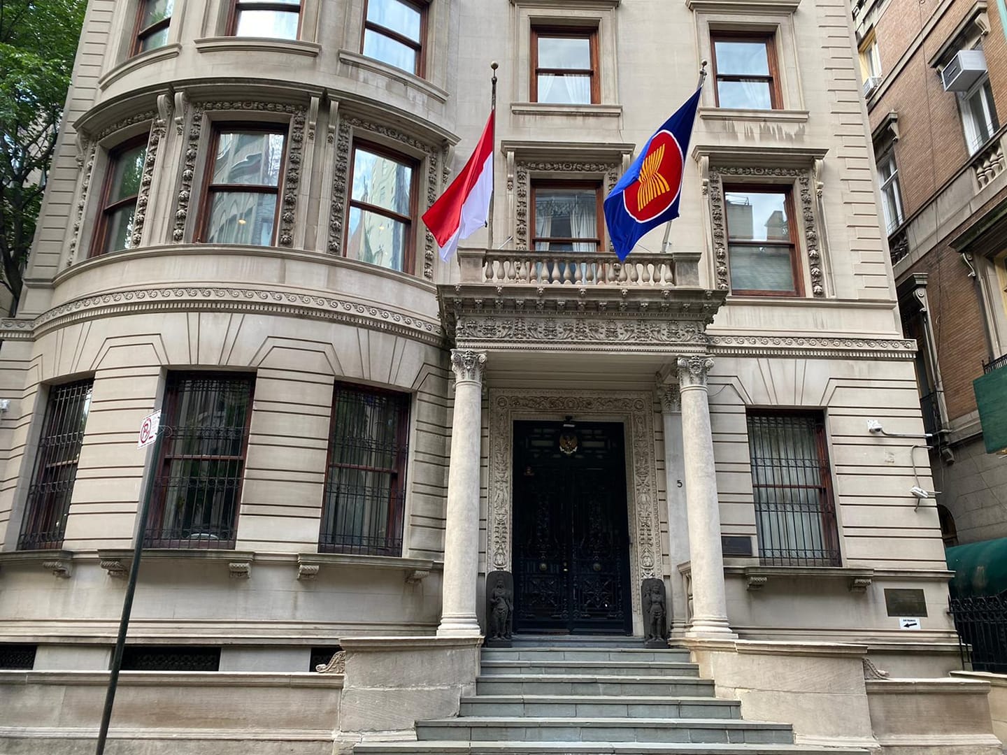 No photo description available.