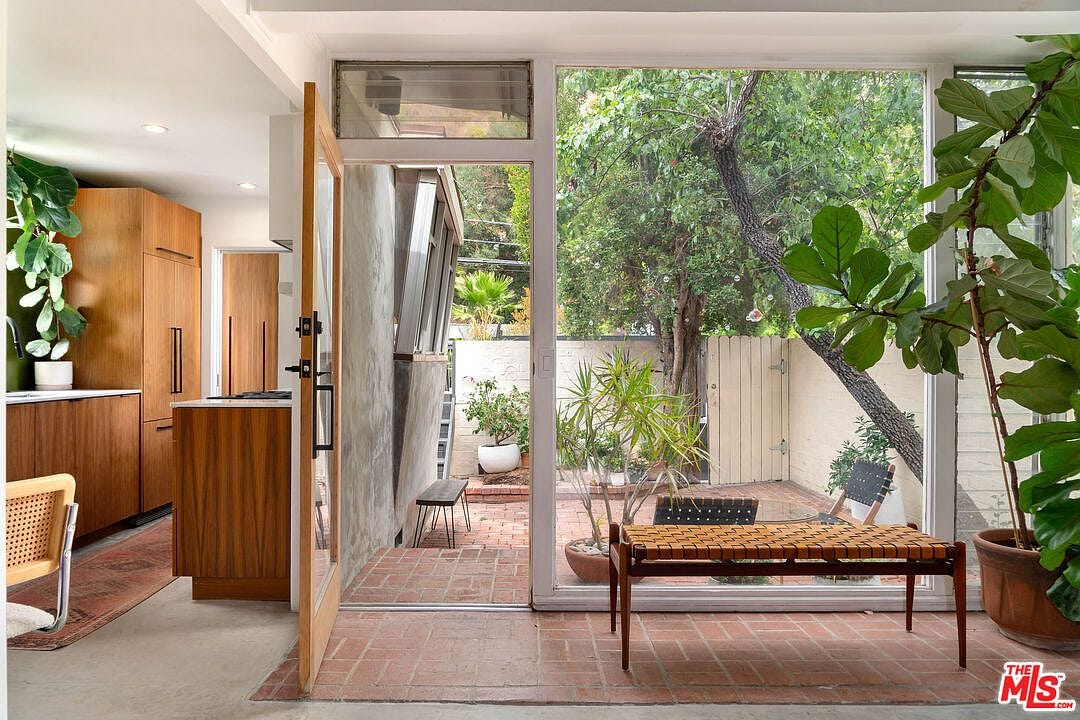 carousel photo #1 (MLS)