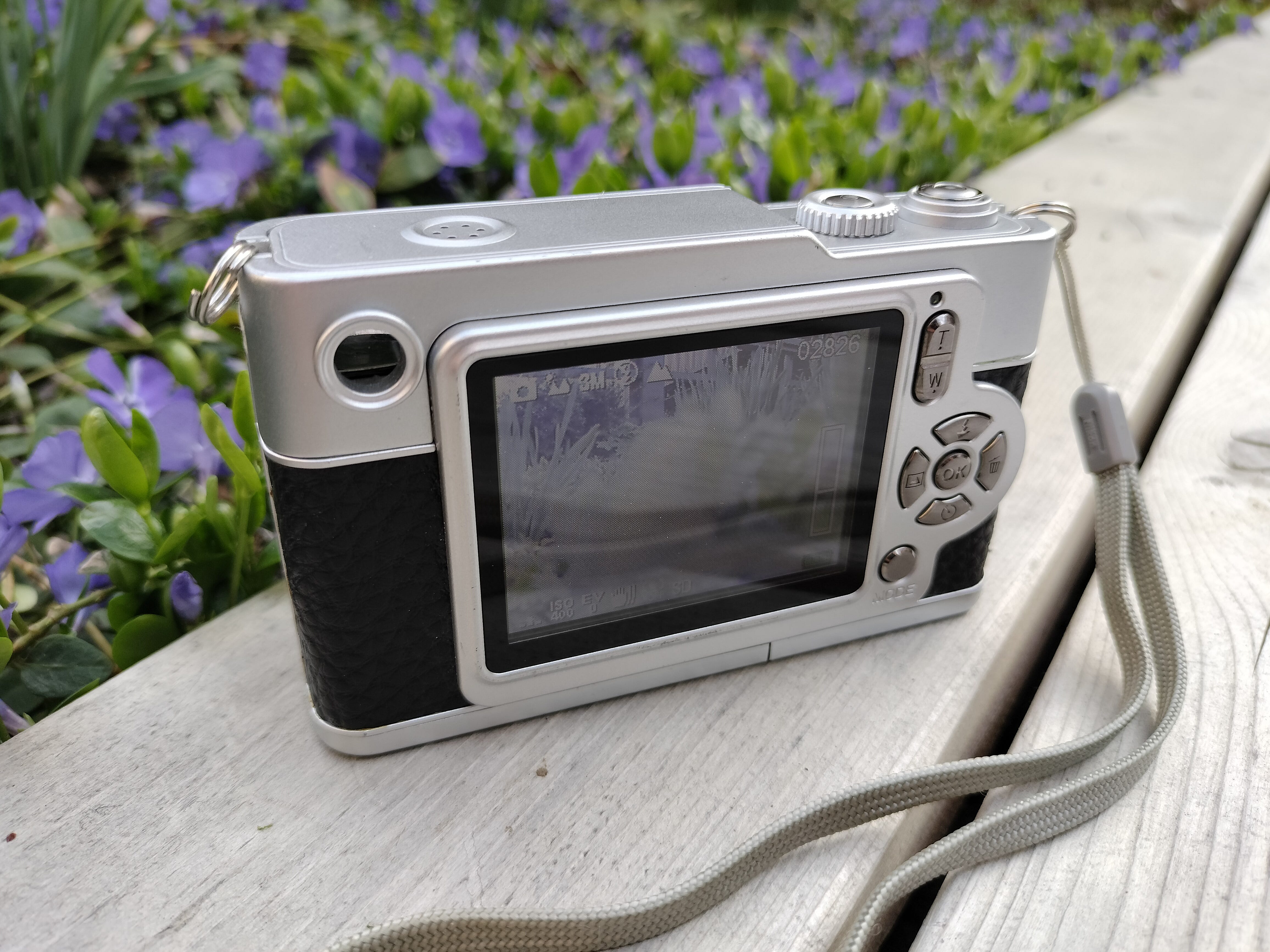Vivitar Vivicam 8027 - by Digital-Camera-History