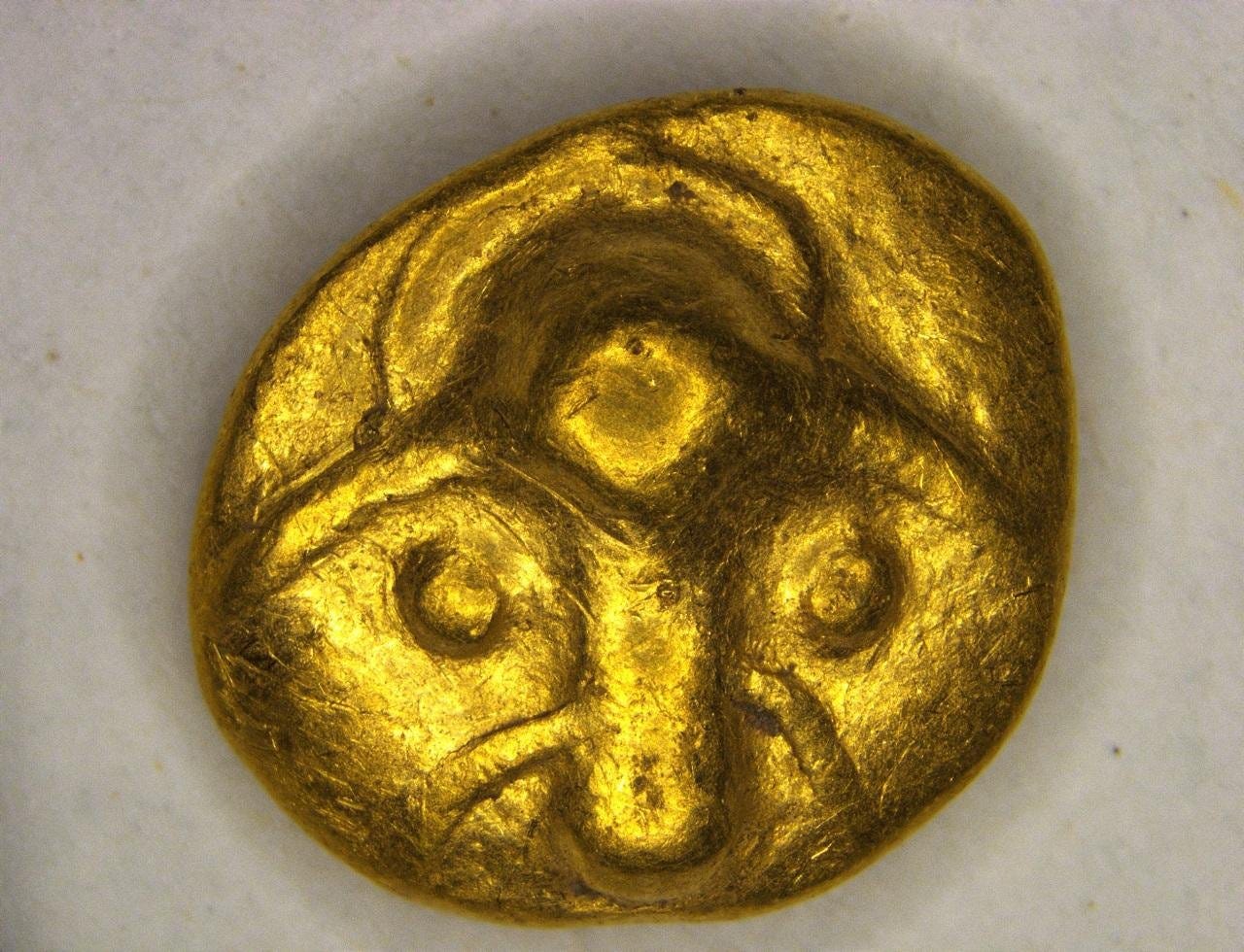 Oldest coin ever found in Saxony: 2,200-year-old Celtic gold “Rainbow Cup” unearthed near Leipzig