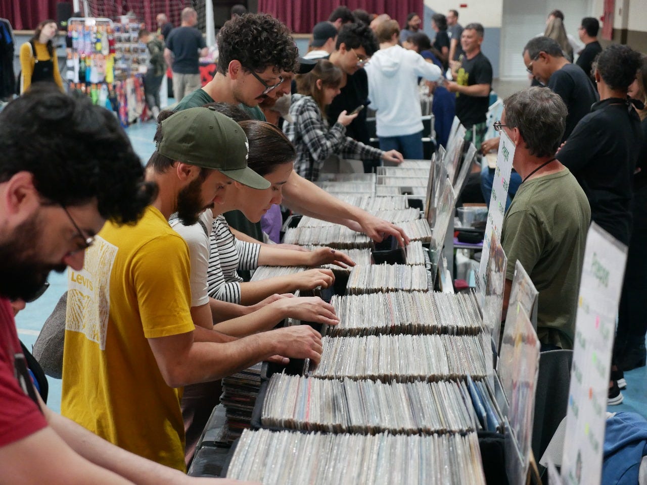 Com entrada gratuita, Feira de Vinil reúne mais de 8 mil discos no dia 13  de outubro Com entrada gratuita, Feira de Vinil reúne mais de 8 mil discos no dia 13  de outubro