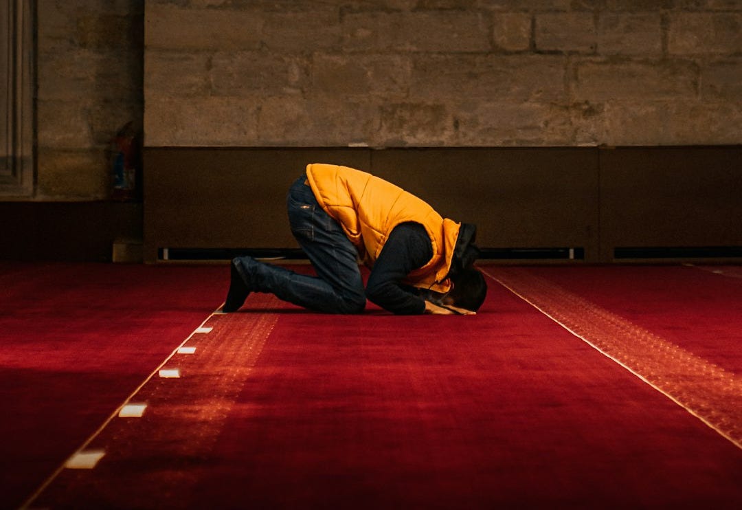 a person kneeling down on a red carpet