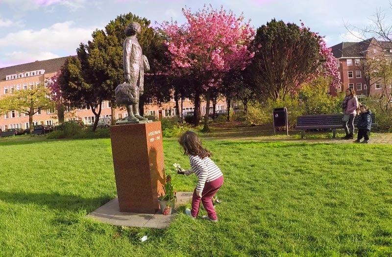 Estátua de Anne Frank