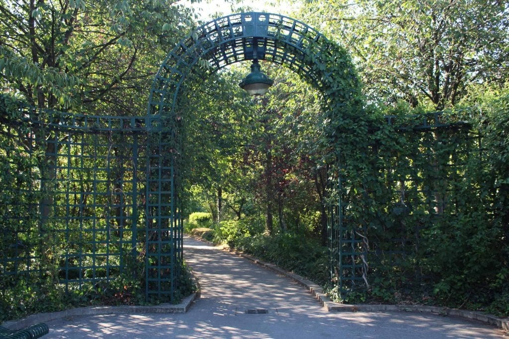 Hidden Promenade in Paris 