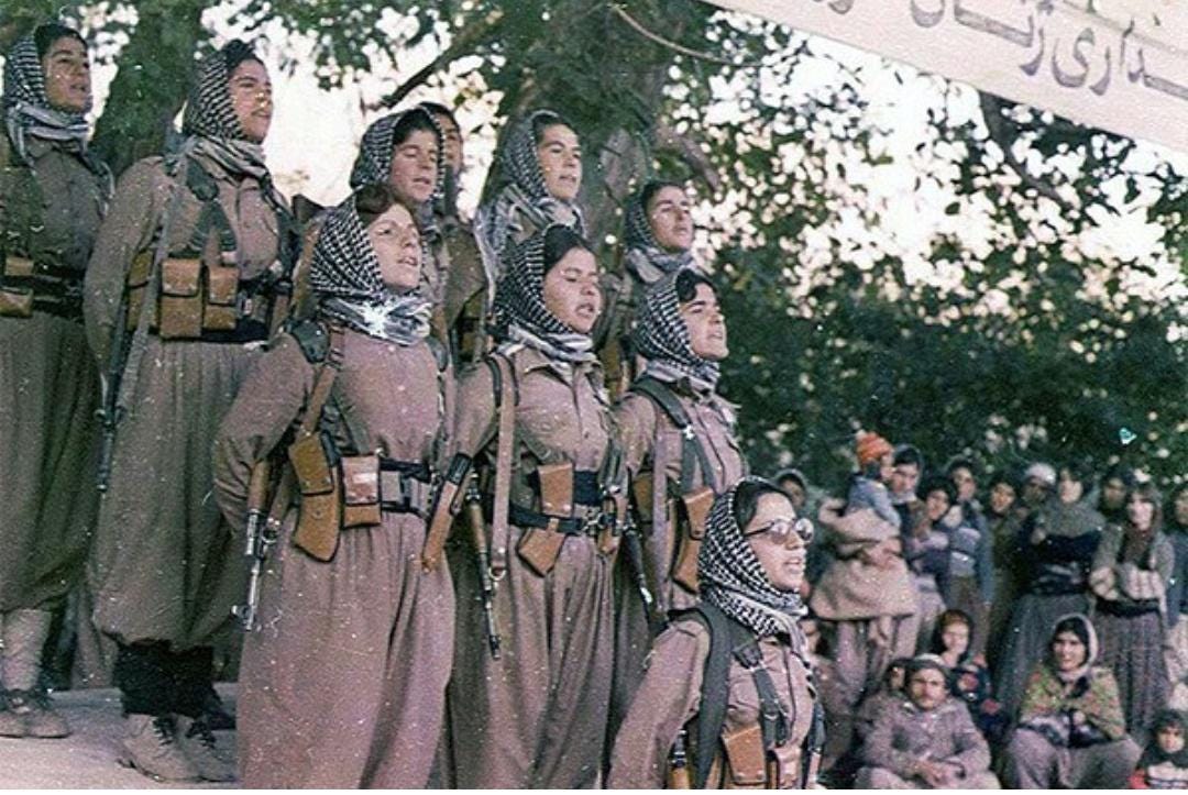 1979, Kurdish Peshmerga fighters of the Komala Party Of Kurdistan, during  the Kurdish-Iranian War of (1979-1982) [1080x723] : r/MilitaryPorn