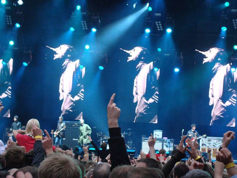 File:2009 - Oasis & Friends (Sunderland) Oasis (3616297639).jpg