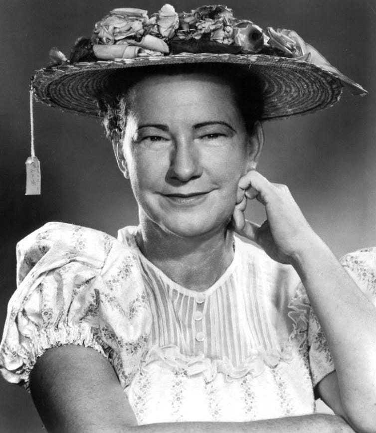 https://commons.wikimedia.org/wiki/File:Minnie_Pearl_1965.JPG https://commons.wikimedia.org/wiki/File:Minnie_Pearl_1965.JPG