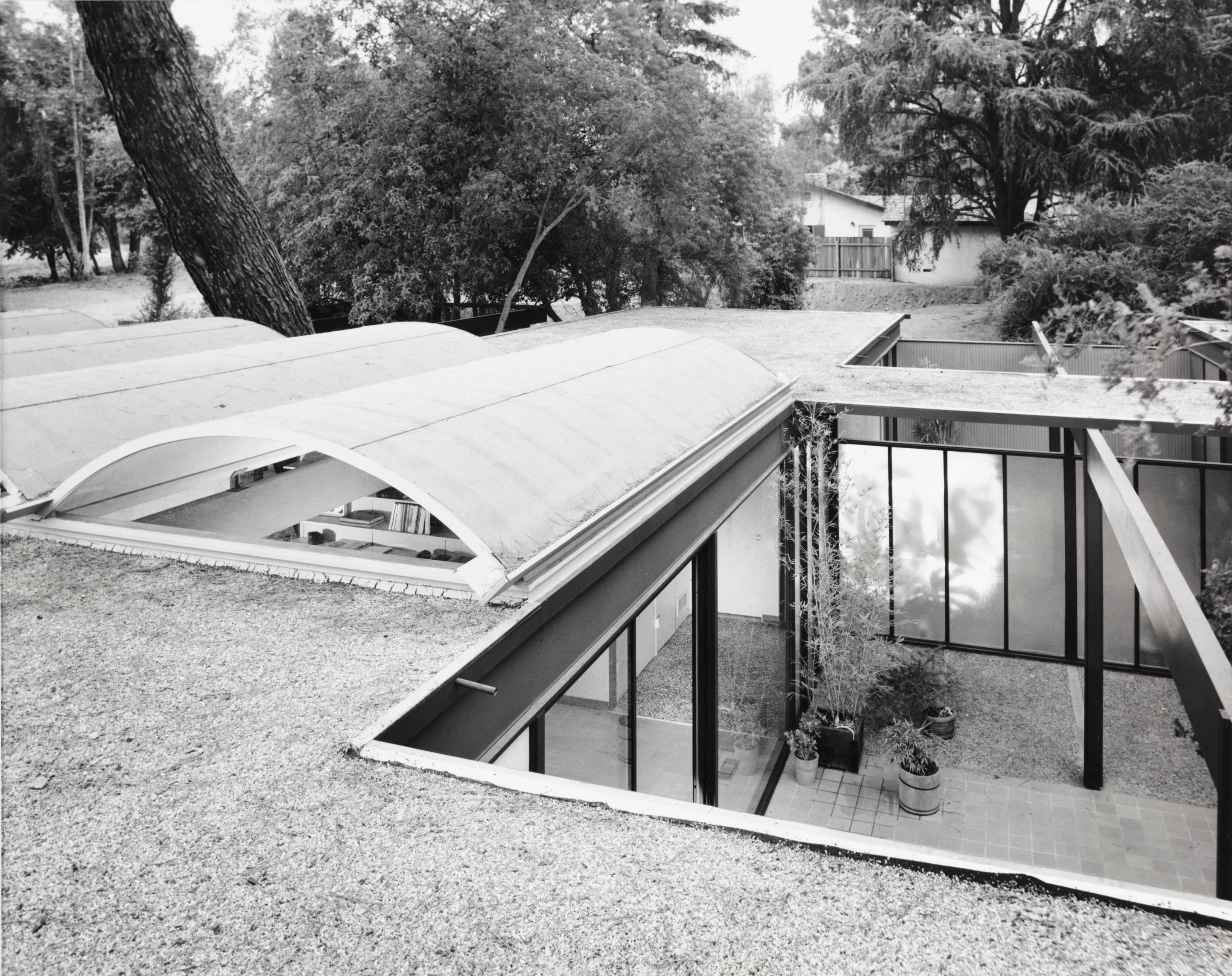 その他 CASE STUDY HOUSES A Quiet Revolution in Plywood: The Case Study House 20