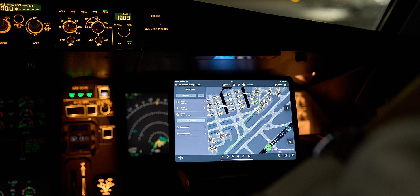 Lido AMM – Real-time airport navigation for pilots | Lufthansa Systems Lido AMM – Real-time airport navigation for pilots | Lufthansa Systems