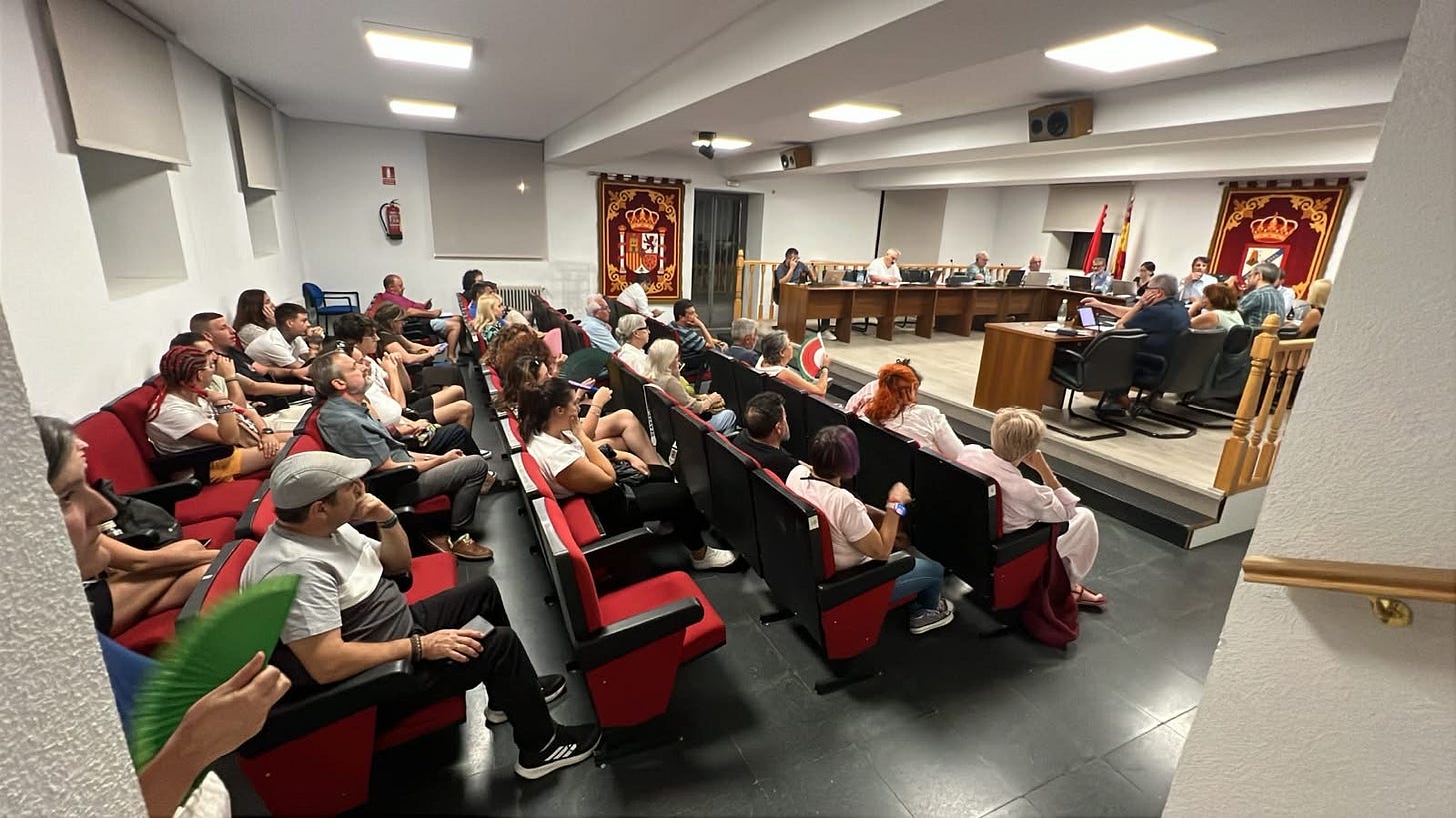 Juanas vuelve a impedir las preguntas de los vecinos al término del Pleno