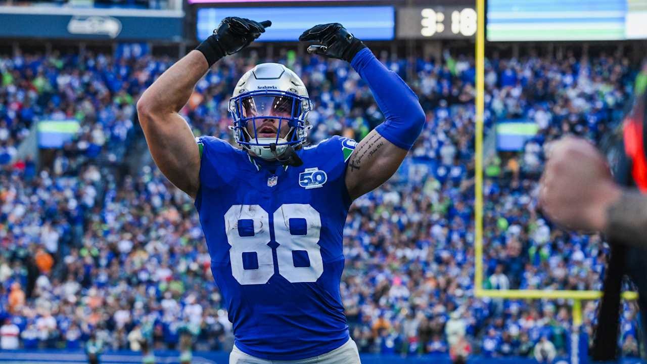 TE AJ Barner 'Brings A Whole Lot Of Energy' & Touchdowns To Seahawks TE AJ Barner 'Brings A Whole Lot Of Energy' & Touchdowns To Seahawks