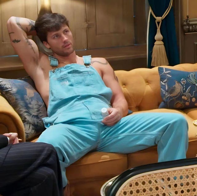 Rob brought his overalls to the Traitors castle! : r/LoveIslandUSA